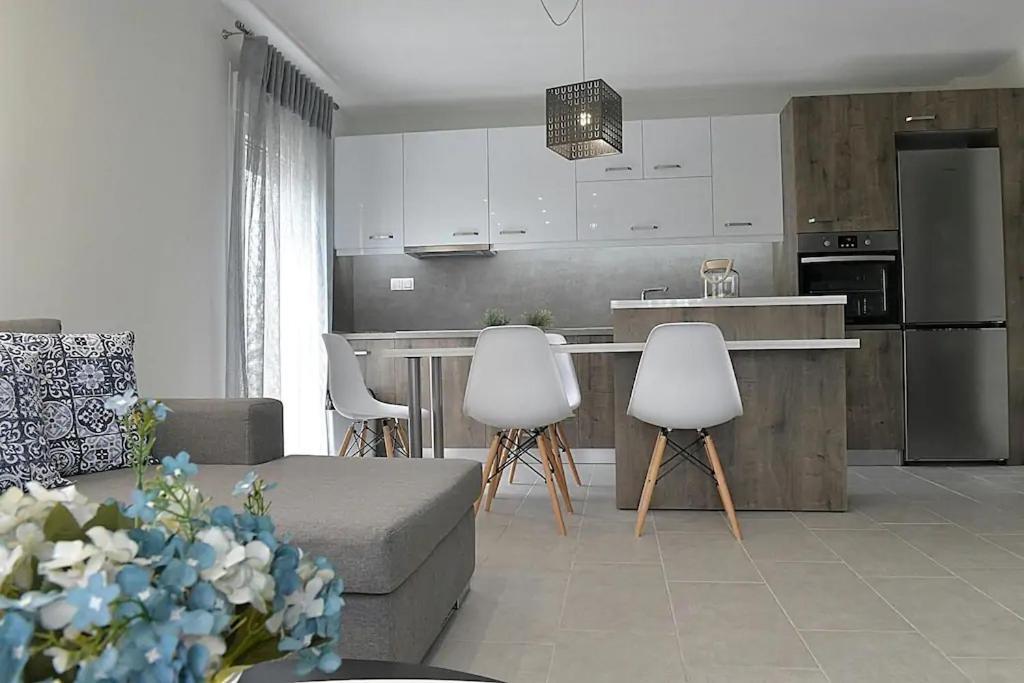 Crystallia Seaside Maisonette By Rentalspro- Nea Moudania Bagian luar foto